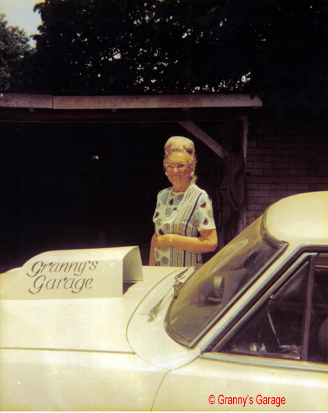[Immagine: granny_with_62-chevy-II.jpg]