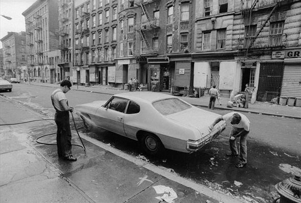 [Immagine: allan-tannenbaum-new-york-in-the-70s-the-city-08.jpg]